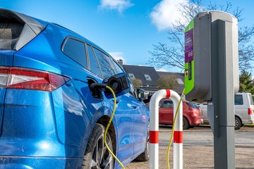 Elektroauto an der Ladesäule
