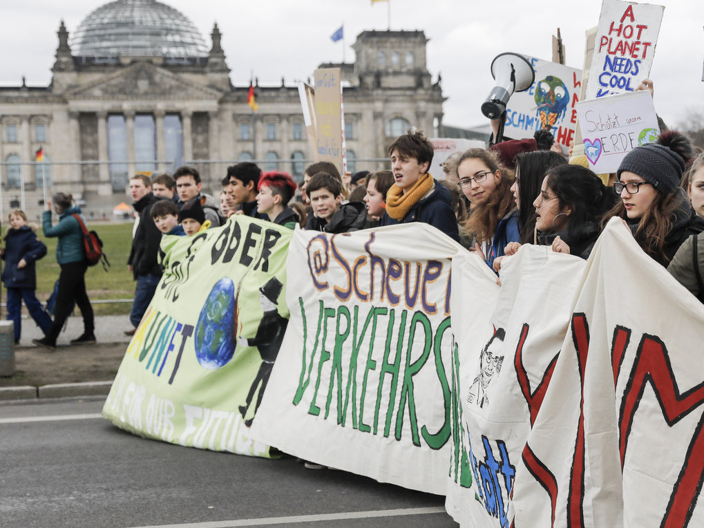 Klimawandel und Demokratie: Ökonomische, soziale und politische Herausforderungen